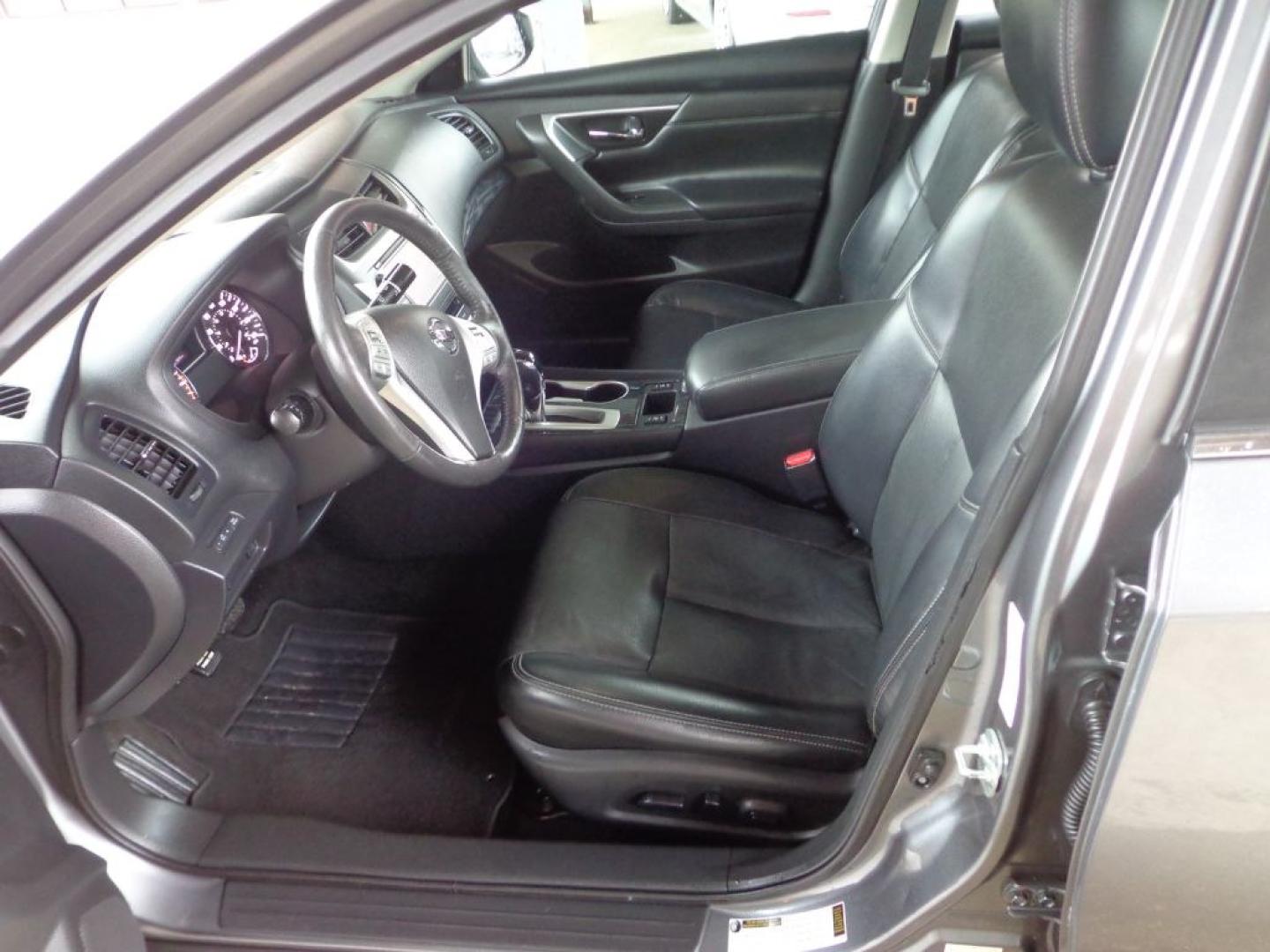 2017 GRAY NISSAN ALTIMA 2.5 (1N4AL3AP7HC) with an 2.5L engine, Continuously Variable transmission, located at 6610 L St., Omaha, NE, 68117, (402) 731-7800, 41.212872, -96.014702 - THIS VEHICLE HAS A BEEN FULLY INSPECTED AND HAS A CLEAN TITLE WITH A FREE CARFAX REPORT PROVIDED! 2-OWNER, CLEAN CARFAX, LOW MILEAGE, SUNROOF, HEATED LEATHER, NAV AND NEWER TIRES! *****We have found that most customers do the majority of their shopping online before visiting a ealership. For th- Photo#12