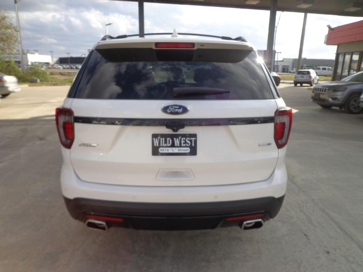 2016 WHITE FORD EXPLORER SPORT (1FM5K8GT3GG) with an 3.5L engine, Automatic transmission, located at 6610 L St., Omaha, NE, 68117, (402) 731-7800, 41.212872, -96.014702 - THIS VEHICLE HAS A BEEN FULLY INSPECTED AND HAS A CLEAN TITLE WITH A FREE CARFAX REPORT PROVIDED! 1-OWNER, CLEAN CARFAX, LOW MILEAGE, DUAL SUNROOF, HEATED/COOLED SEATS, NAV AND NEWER TIRES! *****We have found that most customers do the majority of their shopping online before visiting a ealersh- Photo#4