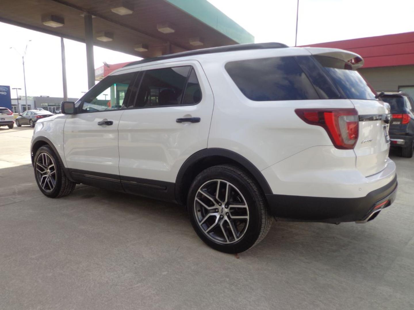 2016 WHITE FORD EXPLORER SPORT (1FM5K8GT3GG) with an 3.5L engine, Automatic transmission, located at 6610 L St., Omaha, NE, 68117, (402) 731-7800, 41.212872, -96.014702 - THIS VEHICLE HAS A BEEN FULLY INSPECTED AND HAS A CLEAN TITLE WITH A FREE CARFAX REPORT PROVIDED! 1-OWNER, CLEAN CARFAX, LOW MILEAGE, DUAL SUNROOF, HEATED/COOLED SEATS, NAV AND NEWER TIRES! *****We have found that most customers do the majority of their shopping online before visiting a ealersh- Photo#5