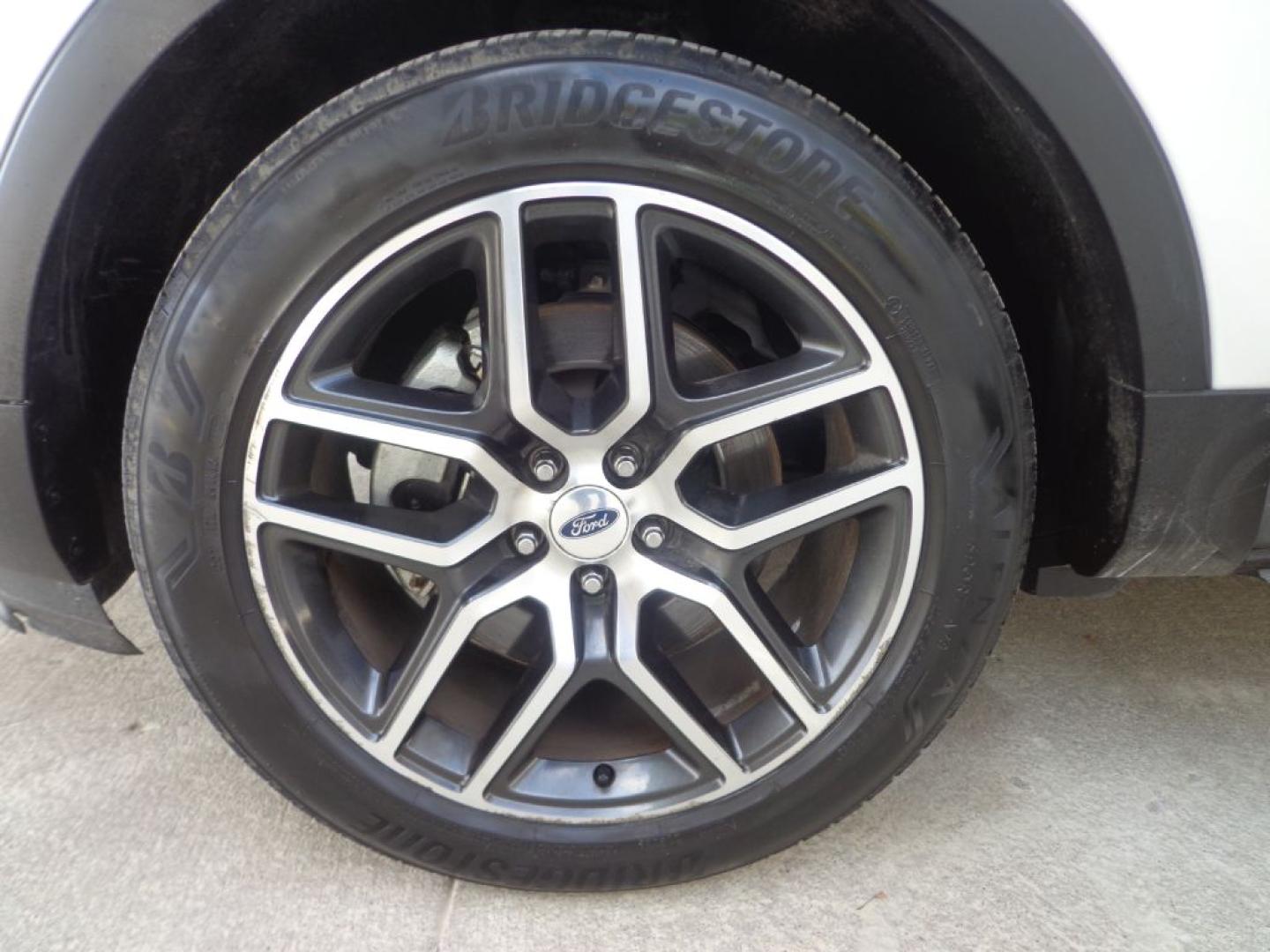 2016 WHITE FORD EXPLORER SPORT (1FM5K8GT3GG) with an 3.5L engine, Automatic transmission, located at 6610 L St., Omaha, NE, 68117, (402) 731-7800, 41.212872, -96.014702 - THIS VEHICLE HAS A BEEN FULLY INSPECTED AND HAS A CLEAN TITLE WITH A FREE CARFAX REPORT PROVIDED! 1-OWNER, CLEAN CARFAX, LOW MILEAGE, DUAL SUNROOF, HEATED/COOLED SEATS, NAV AND NEWER TIRES! *****We have found that most customers do the majority of their shopping online before visiting a ealersh- Photo#7