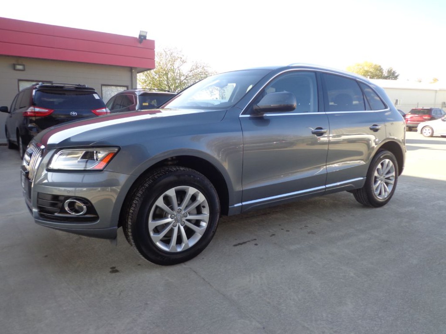 2015 GRAY AUDI Q5 PREMIUM PLUS (WA1LFAFP2FA) with an 2.0L engine, Automatic transmission, located at 6610 L St., Omaha, NE, 68117, (402) 731-7800, 41.212872, -96.014702 - THIS VEHICLE HAS A BEEN FULLY INSPECTED AND HAS A CLEAN TITLE WITH A FREE CARFAX REPORT PROVIDED! SHARP LOW MILE Q5 LOADED WITH TECH PACKAGE, PREMIUM AUDIO AND NEWER TIRES! *****We have found that most customers do the majority of their shopping online before visiting a ealership. For this reas- Photo#0