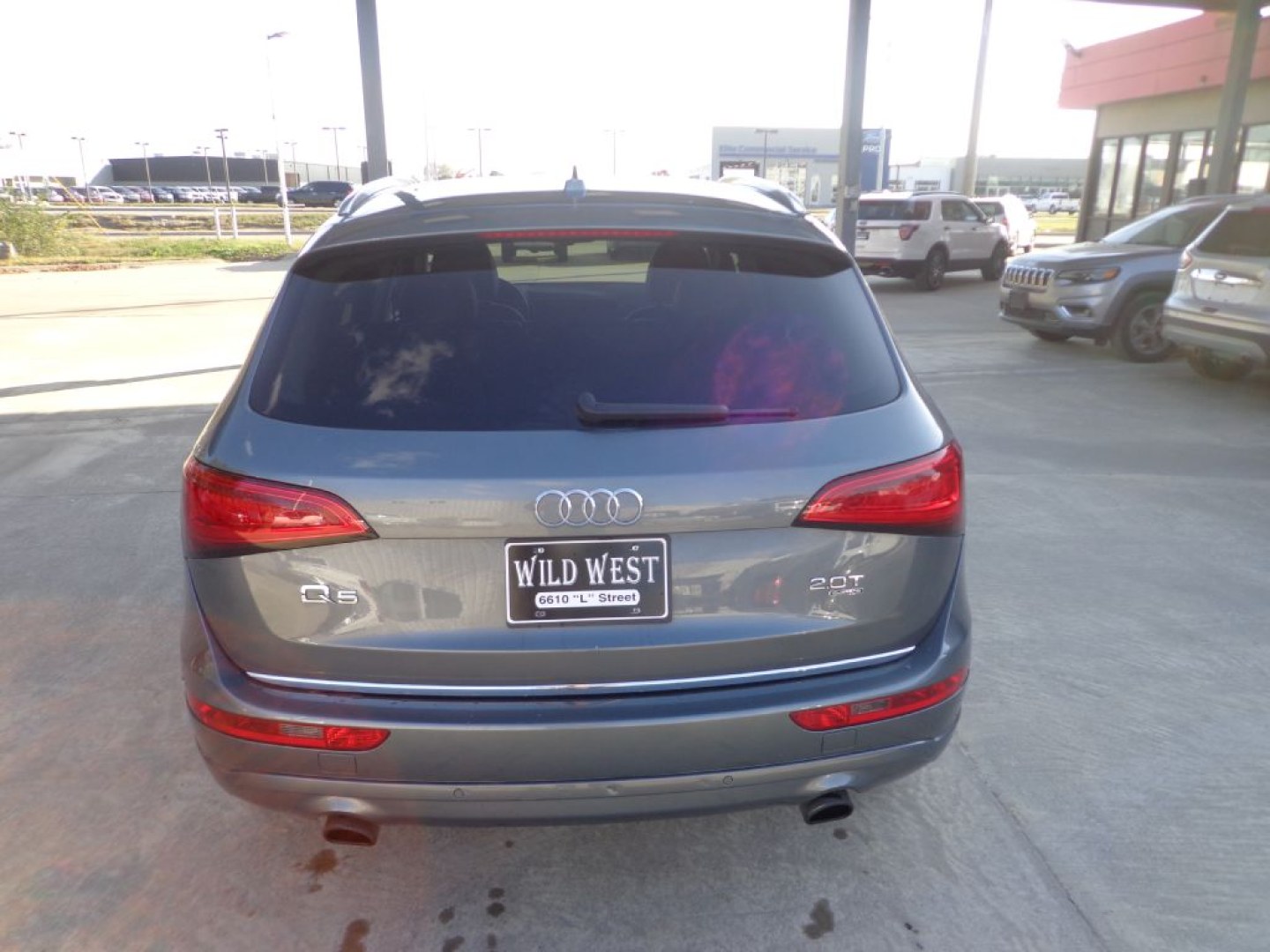 2015 GRAY AUDI Q5 PREMIUM PLUS (WA1LFAFP2FA) with an 2.0L engine, Automatic transmission, located at 6610 L St., Omaha, NE, 68117, (402) 731-7800, 41.212872, -96.014702 - THIS VEHICLE HAS A BEEN FULLY INSPECTED AND HAS A CLEAN TITLE WITH A FREE CARFAX REPORT PROVIDED! SHARP LOW MILE Q5 LOADED WITH TECH PACKAGE, PREMIUM AUDIO AND NEWER TIRES! *****We have found that most customers do the majority of their shopping online before visiting a ealership. For this reas- Photo#4