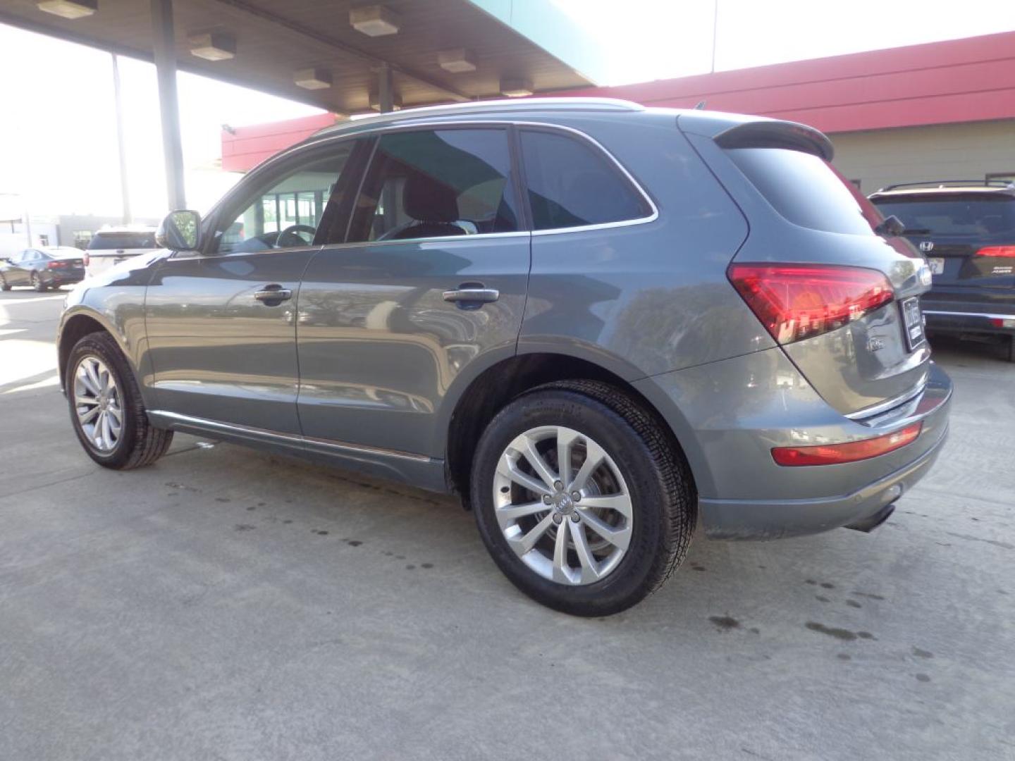 2015 GRAY AUDI Q5 PREMIUM PLUS (WA1LFAFP2FA) with an 2.0L engine, Automatic transmission, located at 6610 L St., Omaha, NE, 68117, (402) 731-7800, 41.212872, -96.014702 - THIS VEHICLE HAS A BEEN FULLY INSPECTED AND HAS A CLEAN TITLE WITH A FREE CARFAX REPORT PROVIDED! SHARP LOW MILE Q5 LOADED WITH TECH PACKAGE, PREMIUM AUDIO AND NEWER TIRES! *****We have found that most customers do the majority of their shopping online before visiting a ealership. For this reas- Photo#5