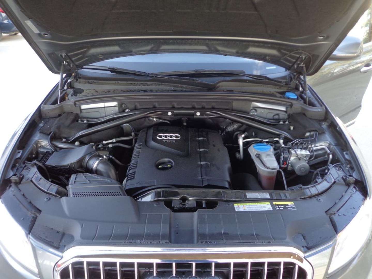 2015 GRAY AUDI Q5 PREMIUM PLUS (WA1LFAFP2FA) with an 2.0L engine, Automatic transmission, located at 6610 L St., Omaha, NE, 68117, (402) 731-7800, 41.212872, -96.014702 - THIS VEHICLE HAS A BEEN FULLY INSPECTED AND HAS A CLEAN TITLE WITH A FREE CARFAX REPORT PROVIDED! SHARP LOW MILE Q5 LOADED WITH TECH PACKAGE, PREMIUM AUDIO AND NEWER TIRES! *****We have found that most customers do the majority of their shopping online before visiting a ealership. For this reas- Photo#11