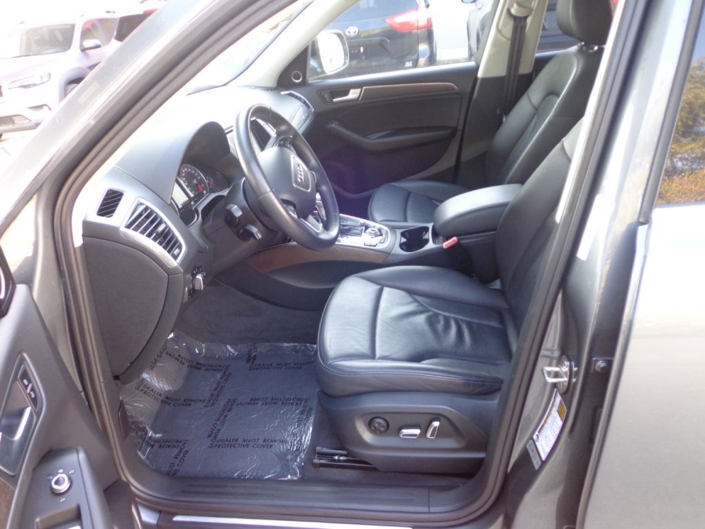 2015 GRAY AUDI Q5 PREMIUM PLUS (WA1LFAFP2FA) with an 2.0L engine, Automatic transmission, located at 6610 L St., Omaha, NE, 68117, (402) 731-7800, 41.212872, -96.014702 - THIS VEHICLE HAS A BEEN FULLY INSPECTED AND HAS A CLEAN TITLE WITH A FREE CARFAX REPORT PROVIDED! SHARP LOW MILE Q5 LOADED WITH TECH PACKAGE, PREMIUM AUDIO AND NEWER TIRES! *****We have found that most customers do the majority of their shopping online before visiting a ealership. For this reas- Photo#12