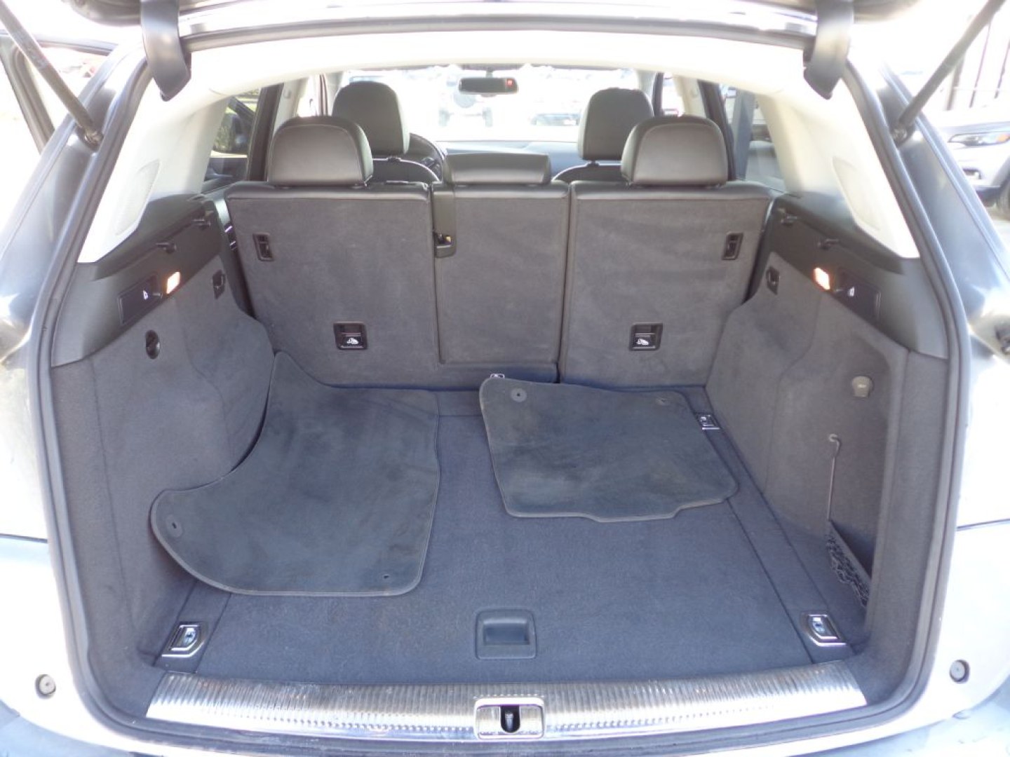 2015 GRAY AUDI Q5 PREMIUM PLUS (WA1LFAFP2FA) with an 2.0L engine, Automatic transmission, located at 6610 L St., Omaha, NE, 68117, (402) 731-7800, 41.212872, -96.014702 - THIS VEHICLE HAS A BEEN FULLY INSPECTED AND HAS A CLEAN TITLE WITH A FREE CARFAX REPORT PROVIDED! SHARP LOW MILE Q5 LOADED WITH TECH PACKAGE, PREMIUM AUDIO AND NEWER TIRES! *****We have found that most customers do the majority of their shopping online before visiting a ealership. For this reas- Photo#20