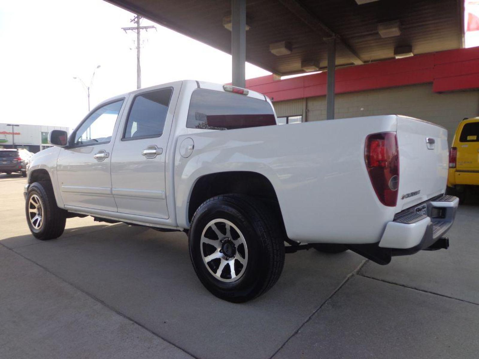 2009 WHITE CHEVROLET COLORADO (1GCDT13E098) with an 3.7L engine, Automatic transmission, located at 6610 L St., Omaha, NE, 68117, (402) 731-7800, 41.212872, -96.014702 - Photo #5
